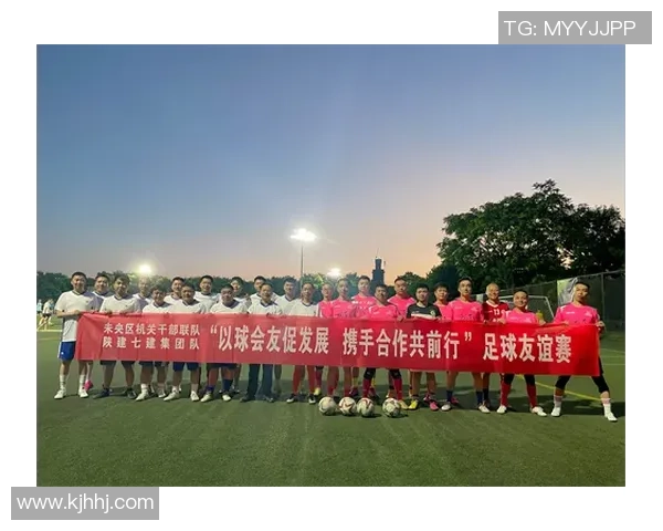 足球明星与小球迷共同承诺携手前行共创未来梦想之路